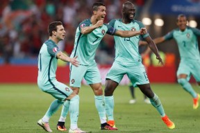 华体会体育-英格兰鏖战塞内加尔,阿拉巴打破历史纪录